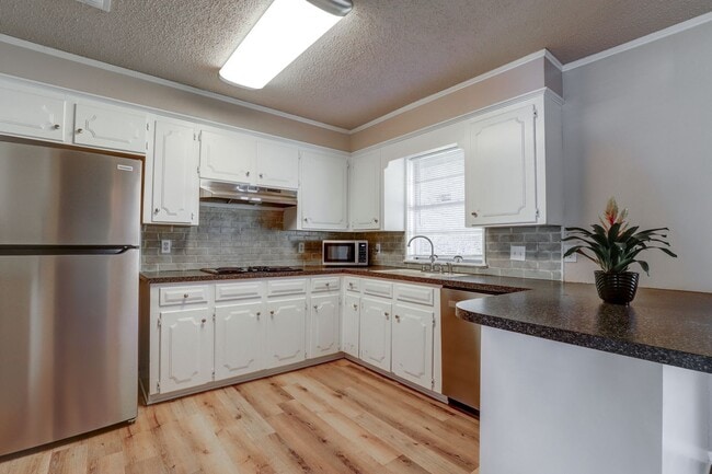 Photo - 3 Bedroom 1.5 Bathroom Ranch House