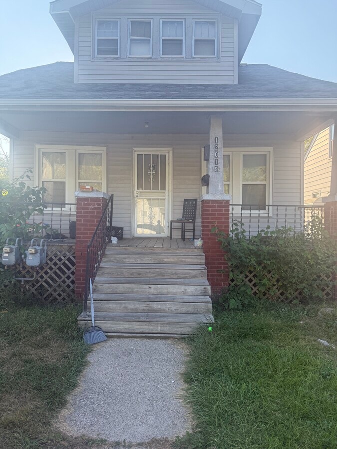 Second floor separate entrance - 12019 Woodmont Ave Unit Lower