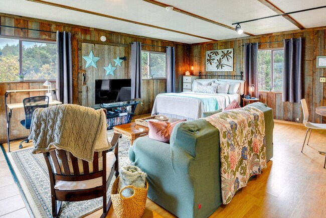 Photo - 4880 Railroad Ave Unit ID1386232P