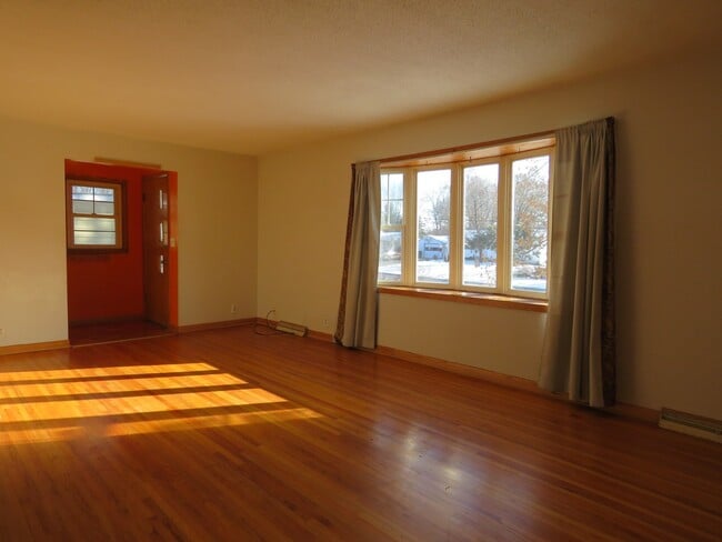 Photo - 1831 Andover Blvd NW
