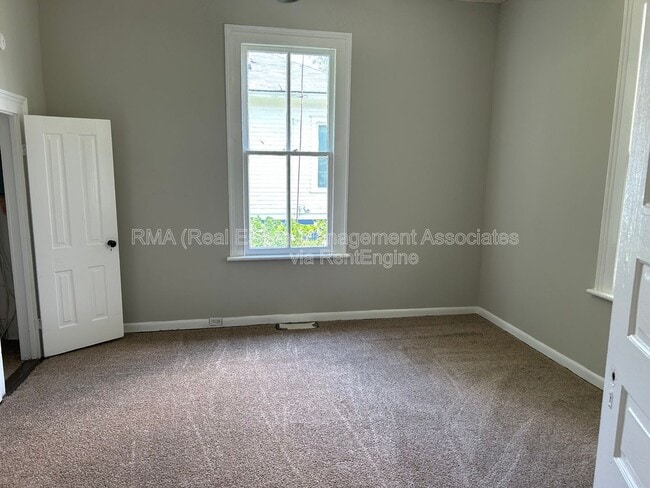 Photo - 121 W Chappell St