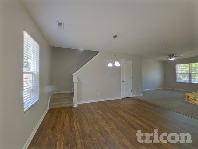 Photo - 1517 Waylon Ave