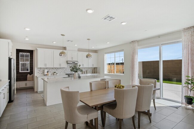 Photo - 2480 Iverstone St