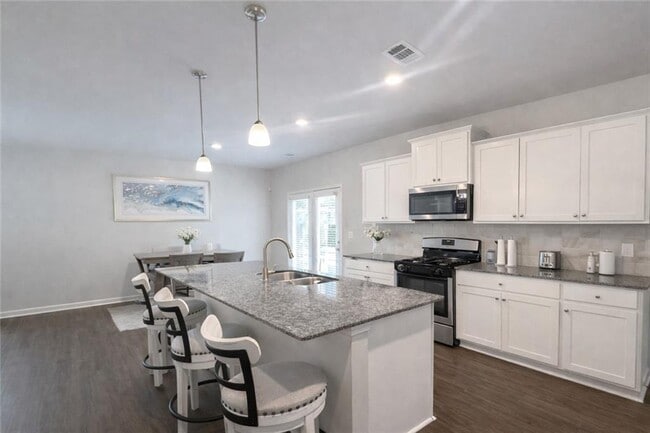 Photo - 182 Woodhouse Cir