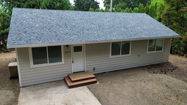 Building Photo - 2 bedroom 1 bath single level home