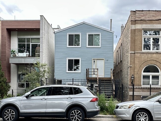 Building Photo - 1827 N Marshfield Ave Unit 1 Rental