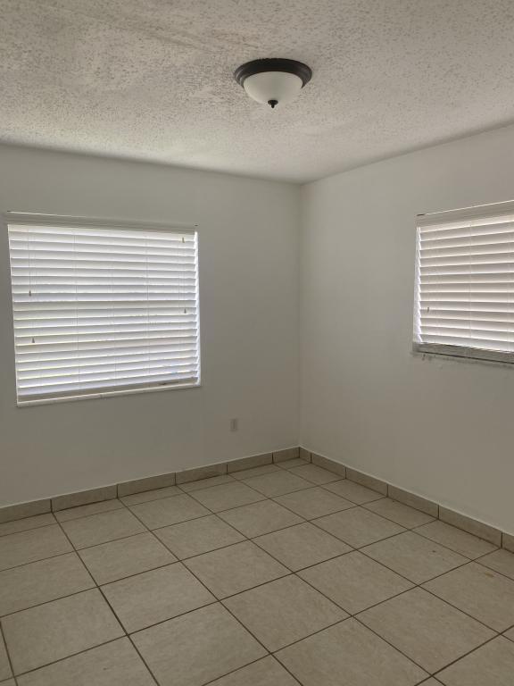 Photo - 728 Michigan Ct