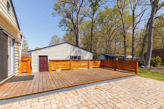 Photo - 421 Evanrude Ln