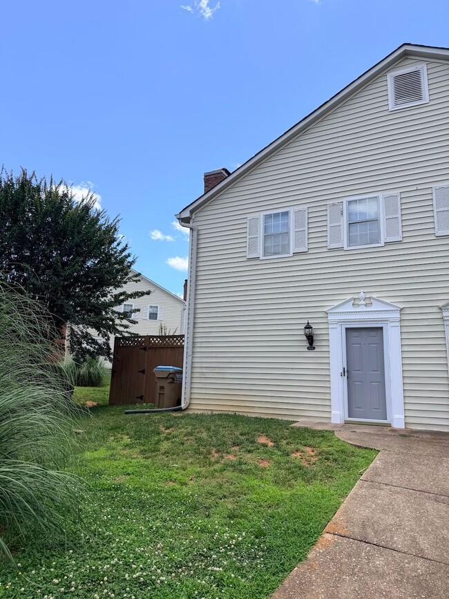 Building Photo - Updated Townhome in Norcross!
