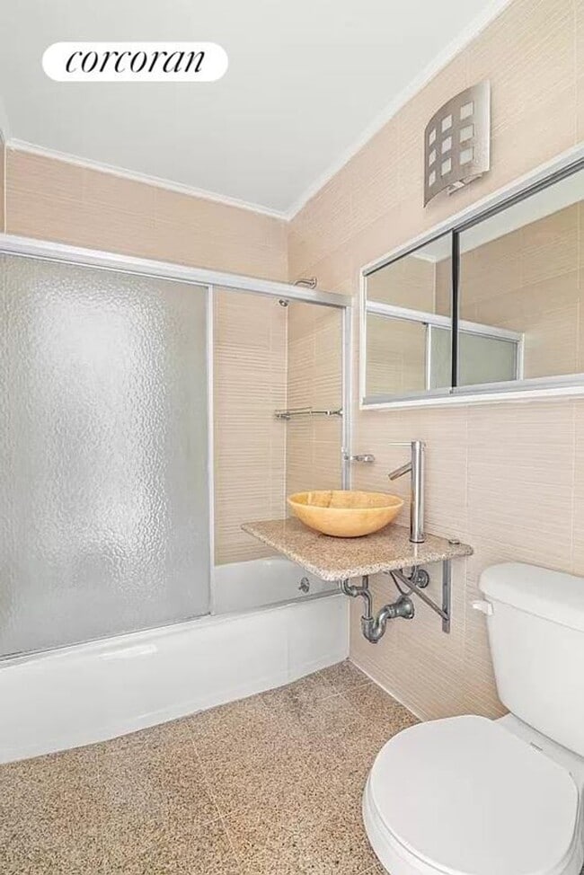 Photo - 372 Central Prk W