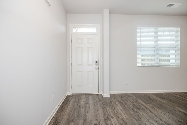 Photo - 1016 Sherwood Ln