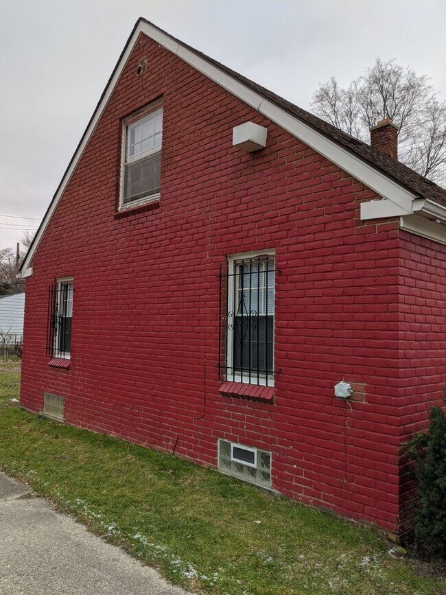 Photo - 19930 Revere St