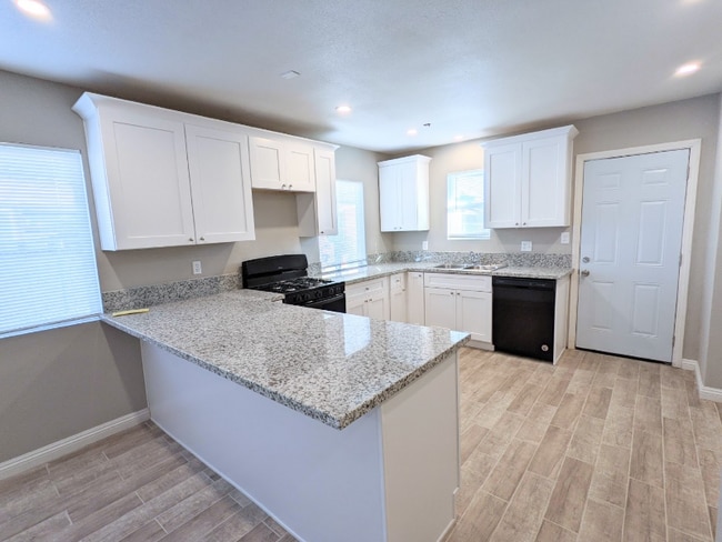 Photo - 7773 Philbin Ave