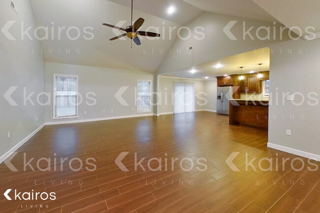 Photo - 240 Camelot Way