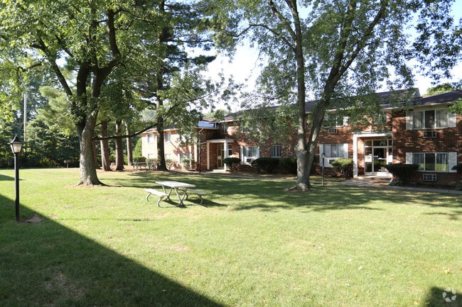 Oakwood Manor Apartments