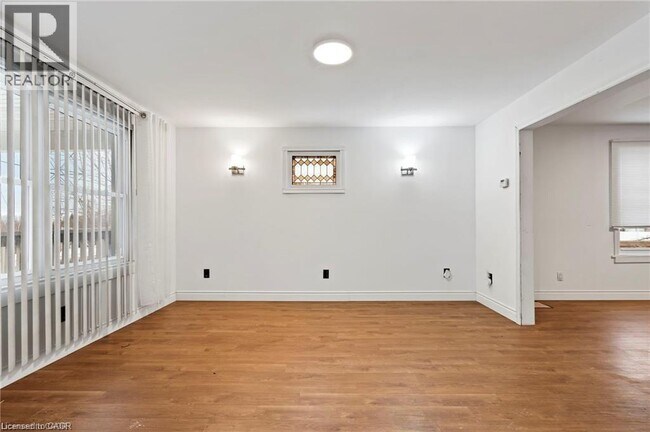 Photo - 5292 Bridge St