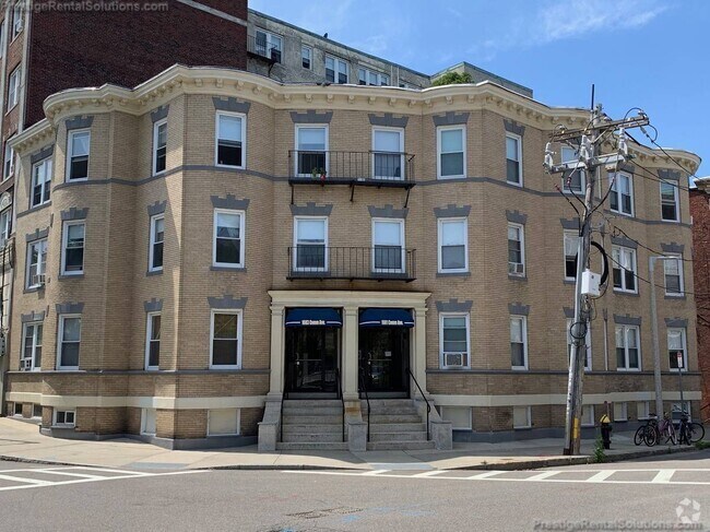 Building Photo - 1692 Commonwealth Ave Unit 3 Rental