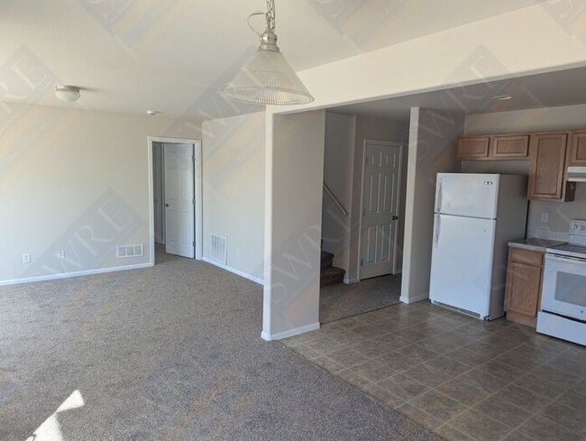 Building Photo - 4 Bedroom 2.5 Bath Townhome, Coming Soon!