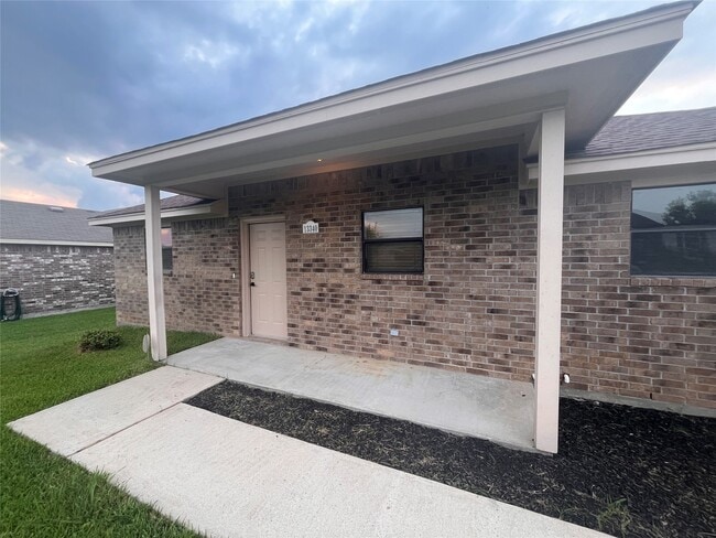 Photo - 13340 Miller Ln