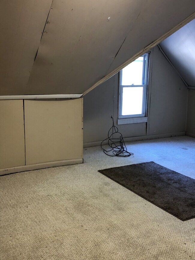 Photo - 108 Kingwood St Unit upstairs