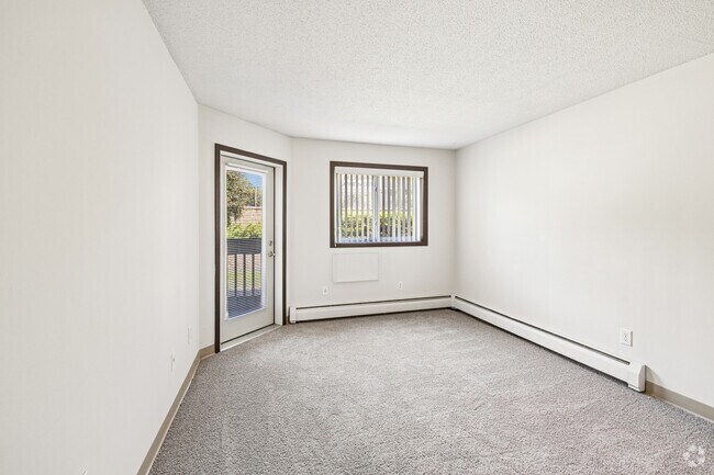 2BR, 1.5BA - 919SF - Primary Bedroom