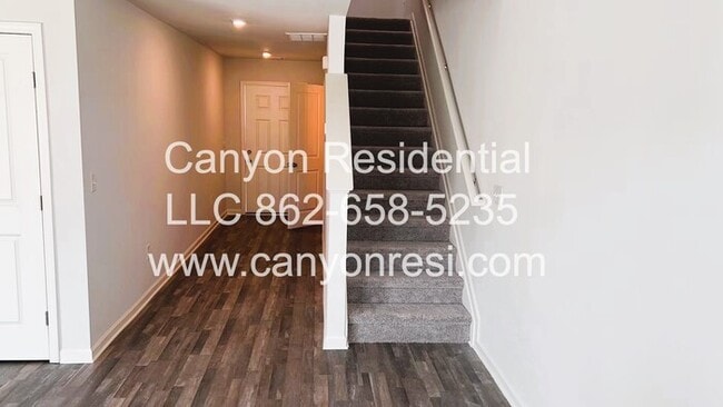 Photo - 740 Wayfinder Run