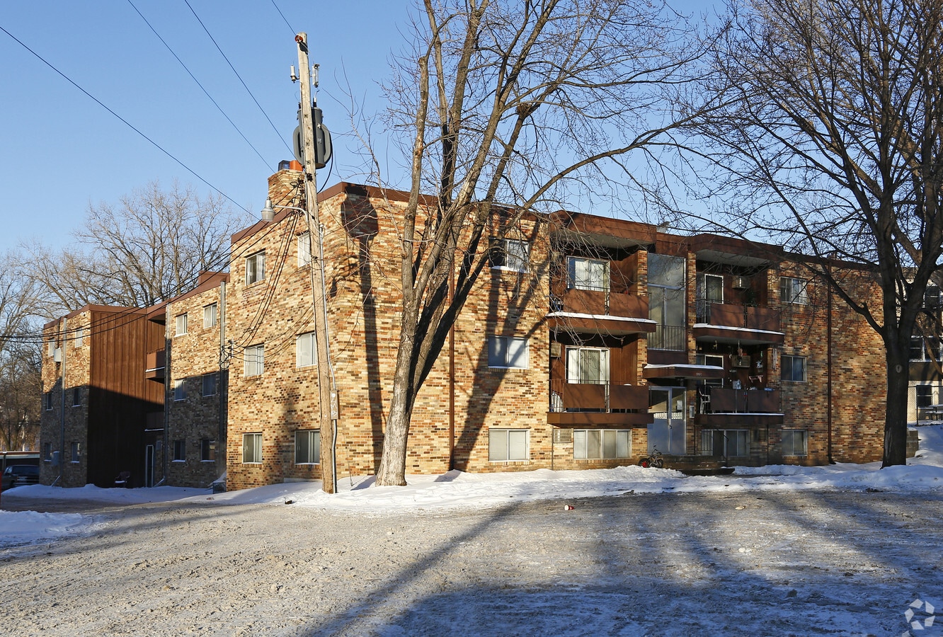 Photo - 995 St Albans St N