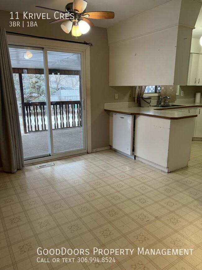 Photo - Fully Fenced in Yard 3 Bedroom Upstairs