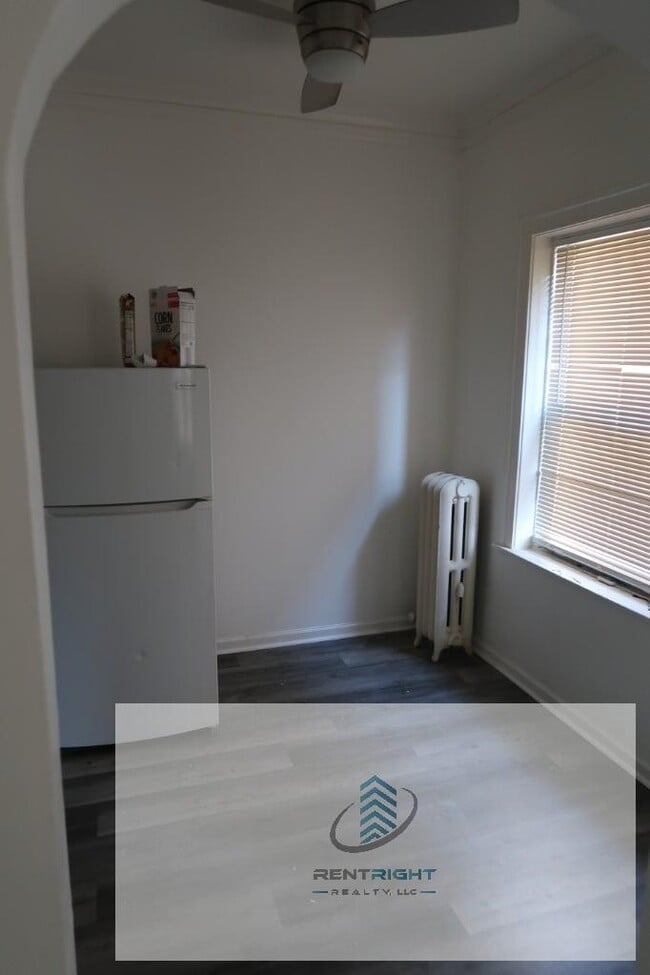 4477 N Elston Ave Unit 208