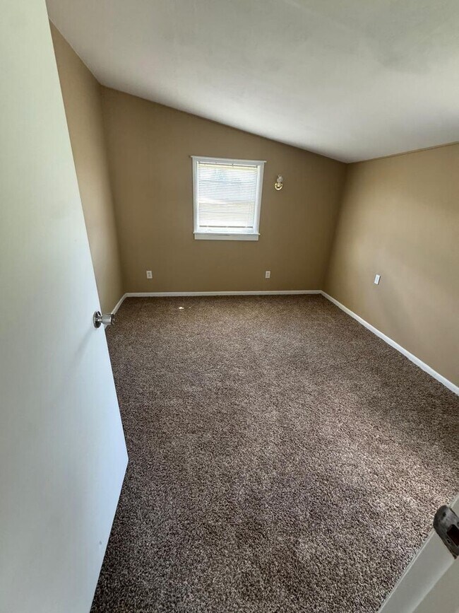Photo - 3 bed, 1 bath in Liverpool!