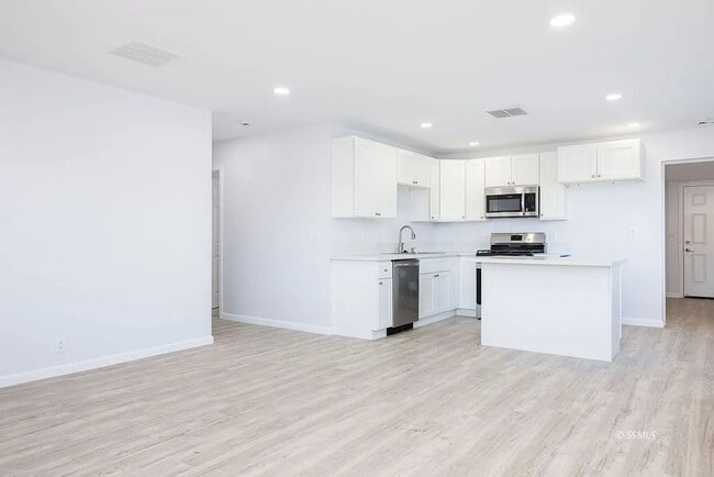 Photo - 341 S Gordon St