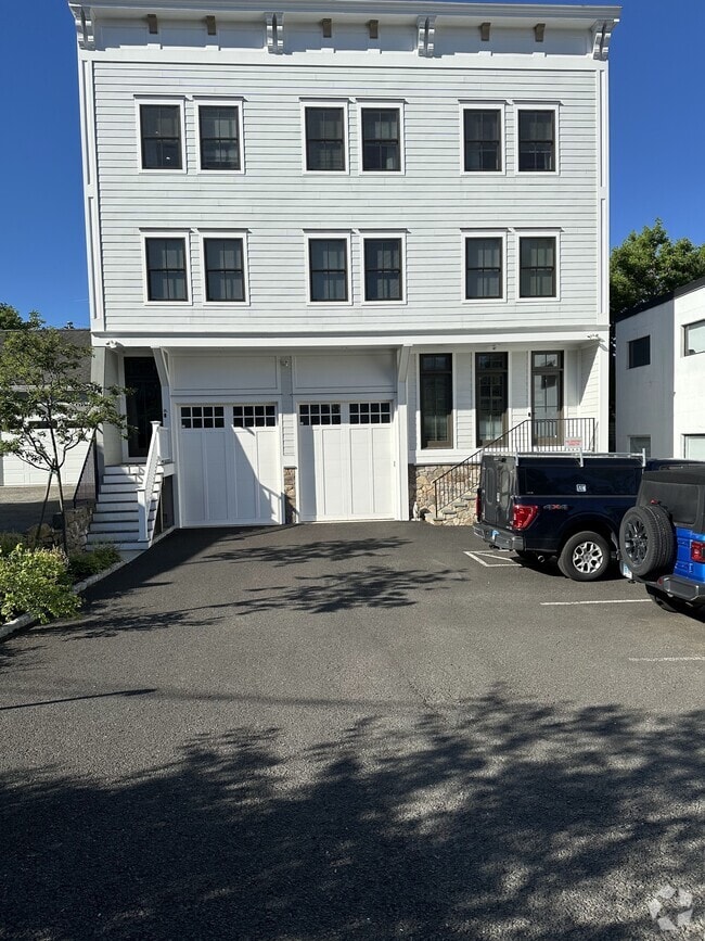 Building Photo - 4 Armonk St Unit 3 Rental