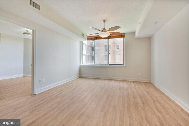 Photo - 1020 N Highland St Unidad 622