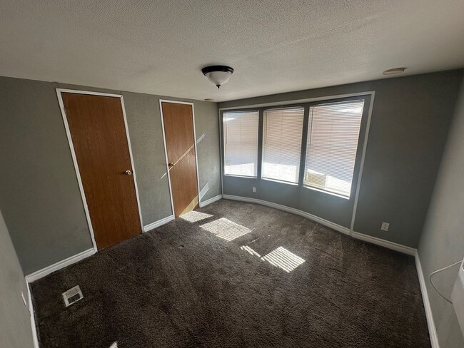 201 Shoshone Ln