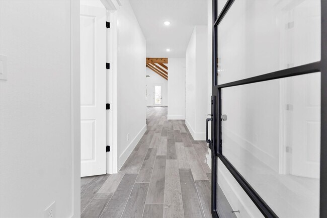 Photo - 610 Sharon St