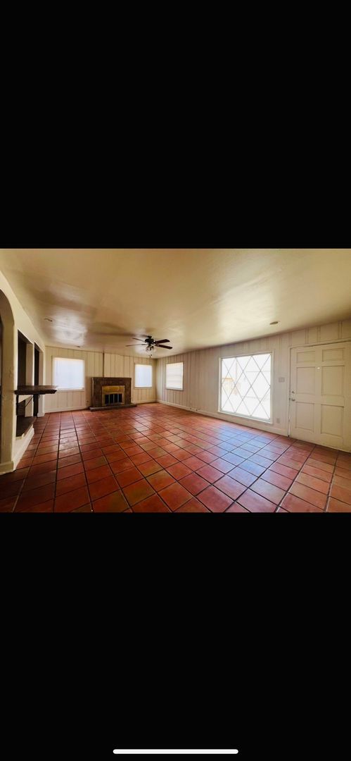 Photo - 1925 Unit 1925