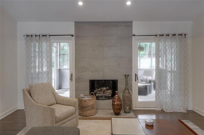 Photo - 392 Greenfield Ct