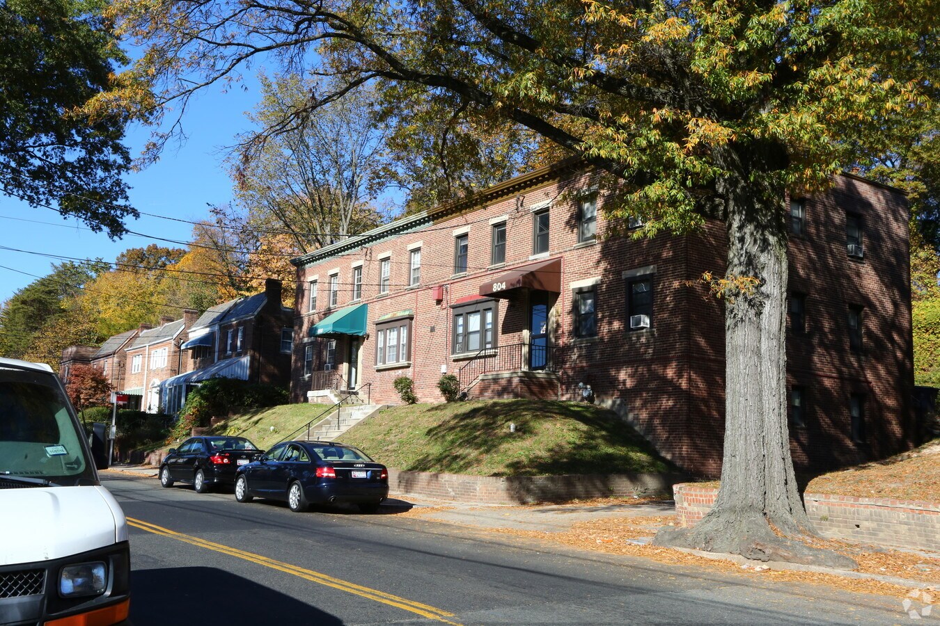 Photo - 800 Taylor St NE