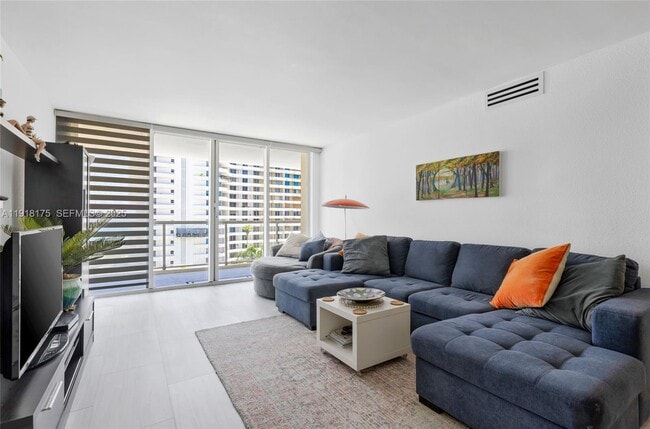 Photo - 5600 Collins Ave Unidad 8Y