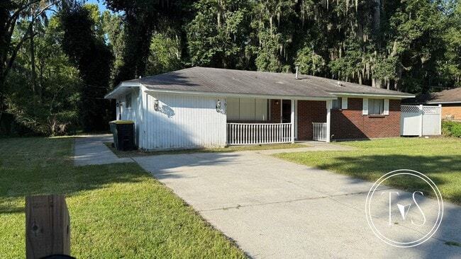 Photo - RATE DROP ALERT (was $1875/month)!