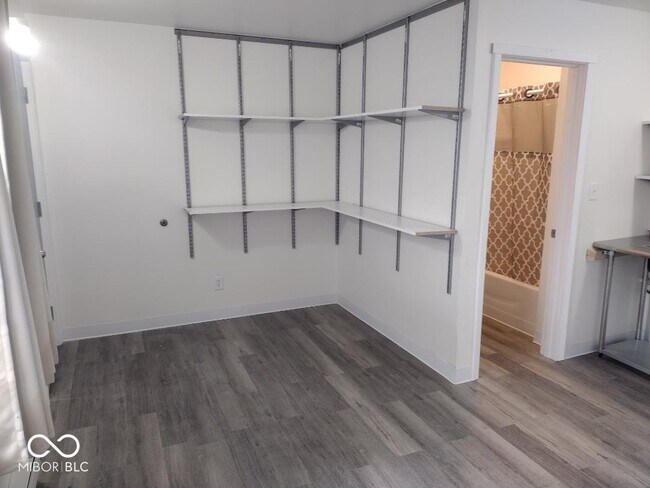 Photo - 125 W Chestnut St