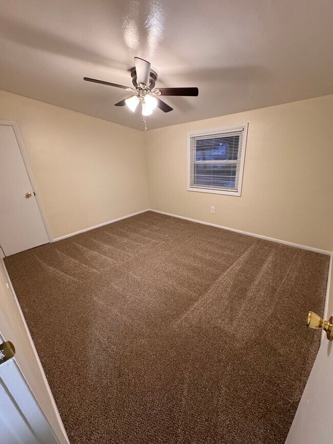 Photo - 1079 North Ave