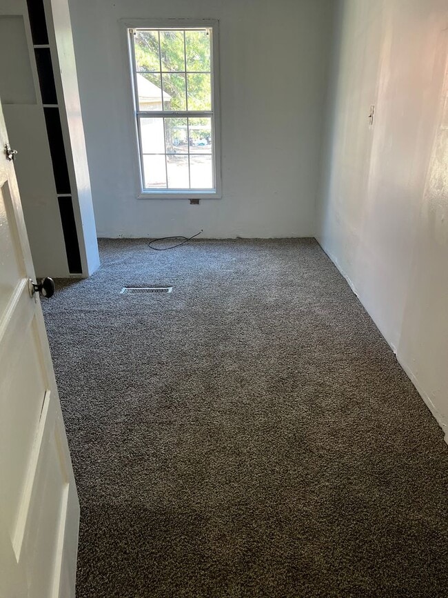 Photo - 5218.5 Elm St