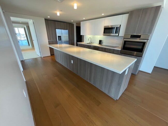 Photo - Symphony Honolulu! Luxurious 3 bedroom 2 bathroom in Kakaako with 2 assigned parking stall