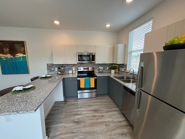 Photo - 151 Rikardson St