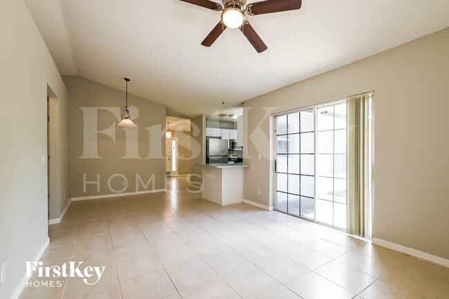 Photo - 882 Trumbull St