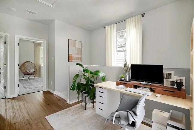 Photo - 301 Eastland St