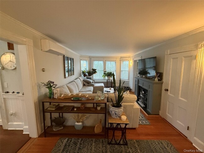 Photo - 10 River Ave