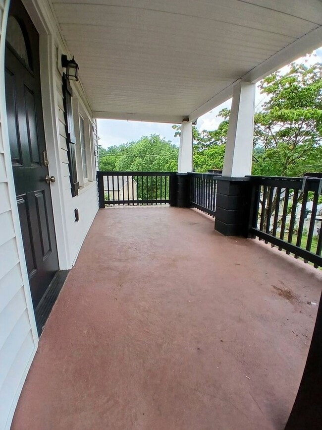 Photo - Adorable, remodeled 3br/2ba house close to...