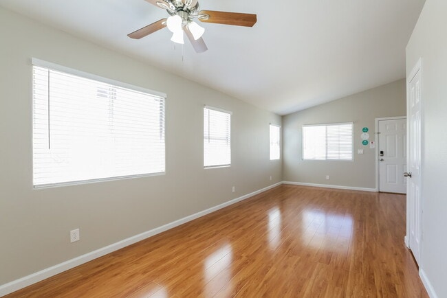 4220 Quilting Bear St
